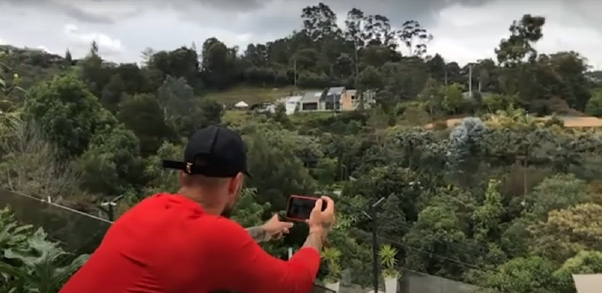Maluma mostró su increíble mansión en Medellín en donde pasa la cuarentena
