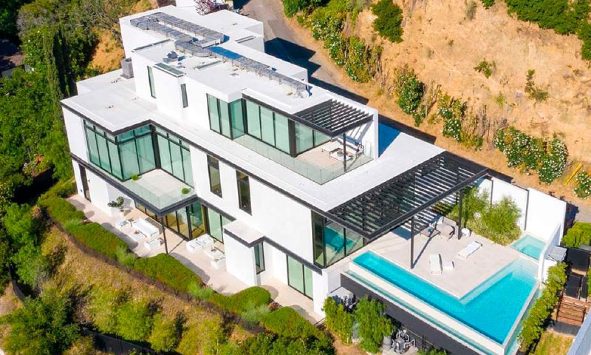 La increíble y moderna mansión de Ariana Grande en Hollywood