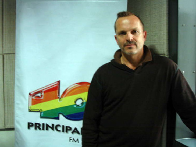 Miguel Bosé por primera vez en Los 40 Pincipales