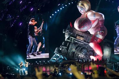 AC DC