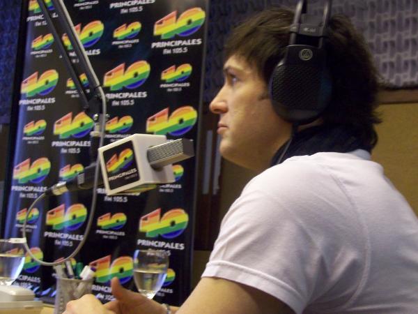 Axel en 40 Principales y firma de autógrafo en Musimundo