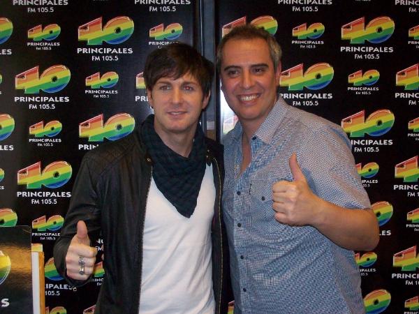 Axel en 40 Principales y firma de autógrafo en Musimundo