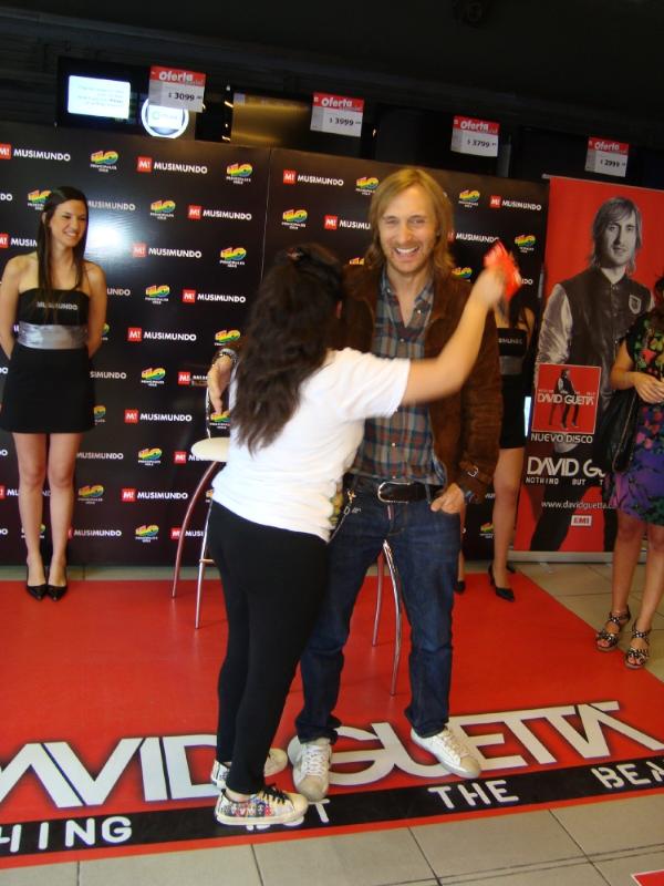 David Guetta, Musimundo y 40 Principales - Firma de Autógrafos