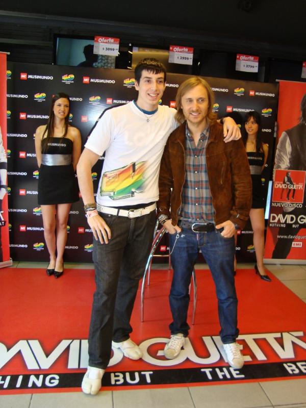 David Guetta, Musimundo y 40 Principales - Firma de Autógrafos