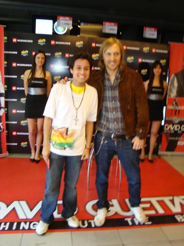 David Guetta, Musimundo y 40 Principales - Firma de Autógrafos