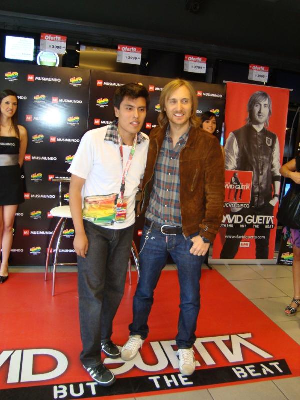 David Guetta, Musimundo y 40 Principales - Firma de Autógrafos