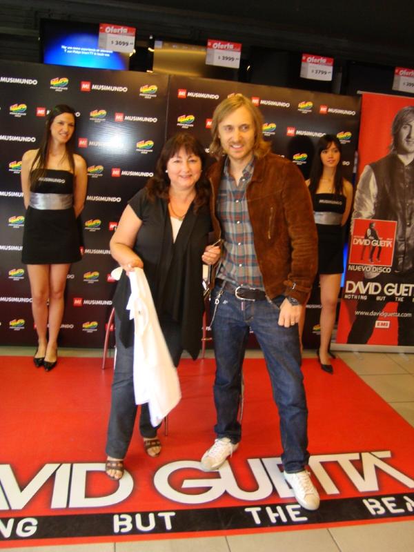 David Guetta, Musimundo y 40 Principales - Firma de Autógrafos