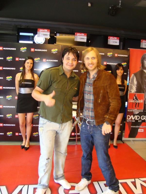 David Guetta, Musimundo y 40 Principales - Firma de Autógrafos