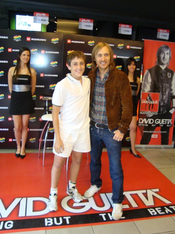 David Guetta, Musimundo y 40 Principales - Firma de Autógrafos