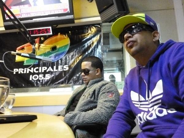 J. Alvarez en la radio de los éxitos