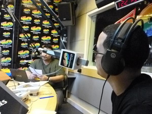 J. Alvarez en la radio de los éxitos