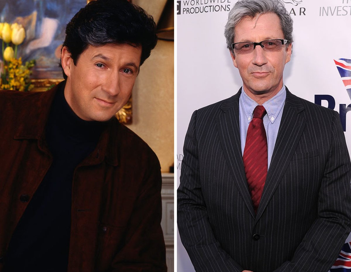 Charles Chaughnessy como Maxwell Sheffield