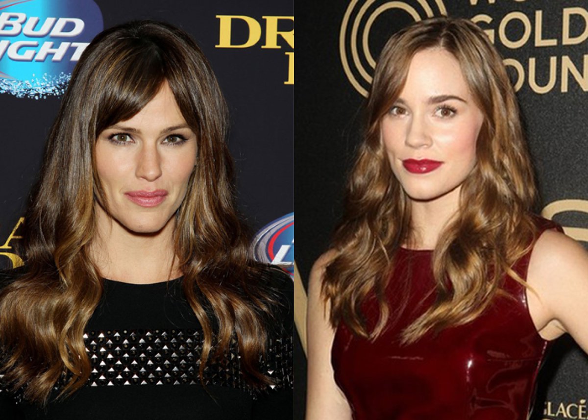 Jennifer Garner (izq) y Christa B. Allen (der)