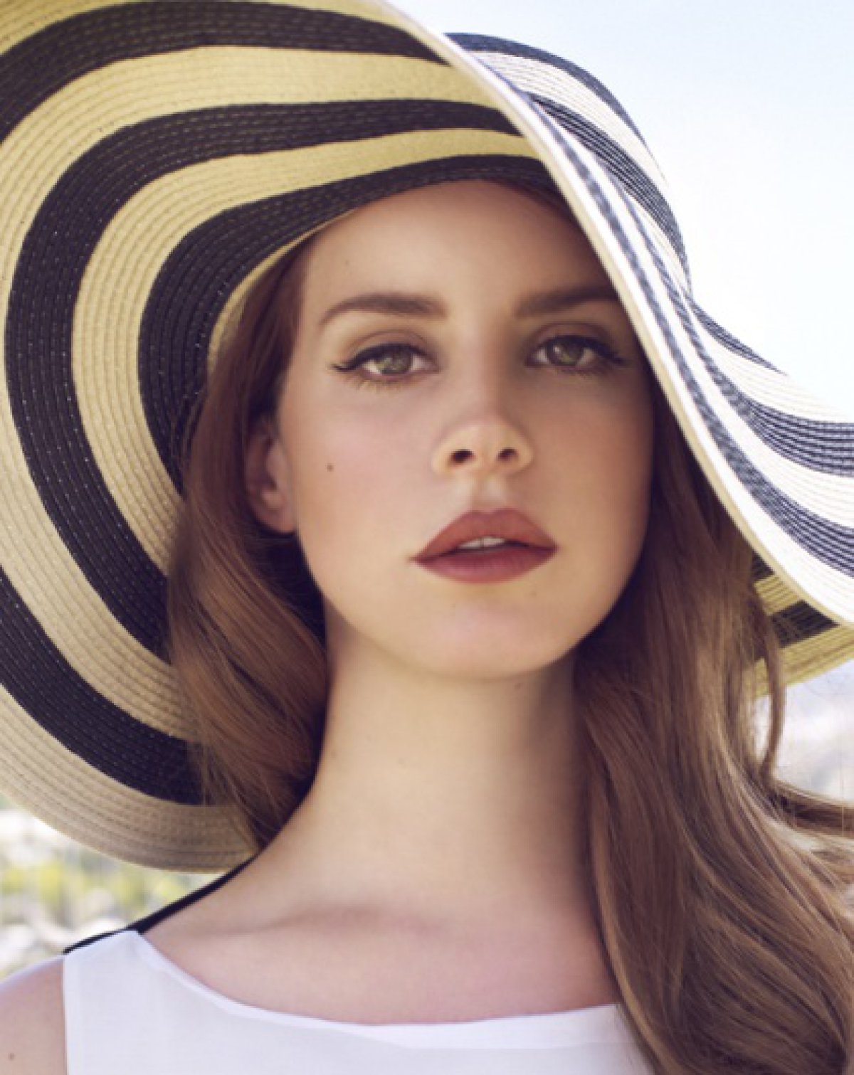 Lana del Rey decidió acortar su verdadero nombre: Elizabeth Woolridge Grant