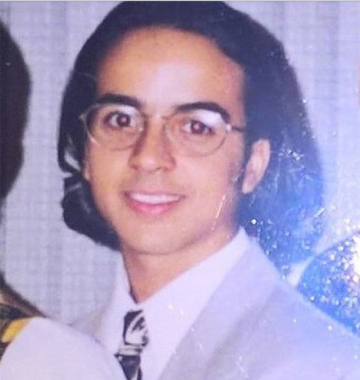 ¡Irreconocible! Así era Luis Fonsi antes de ser cantante