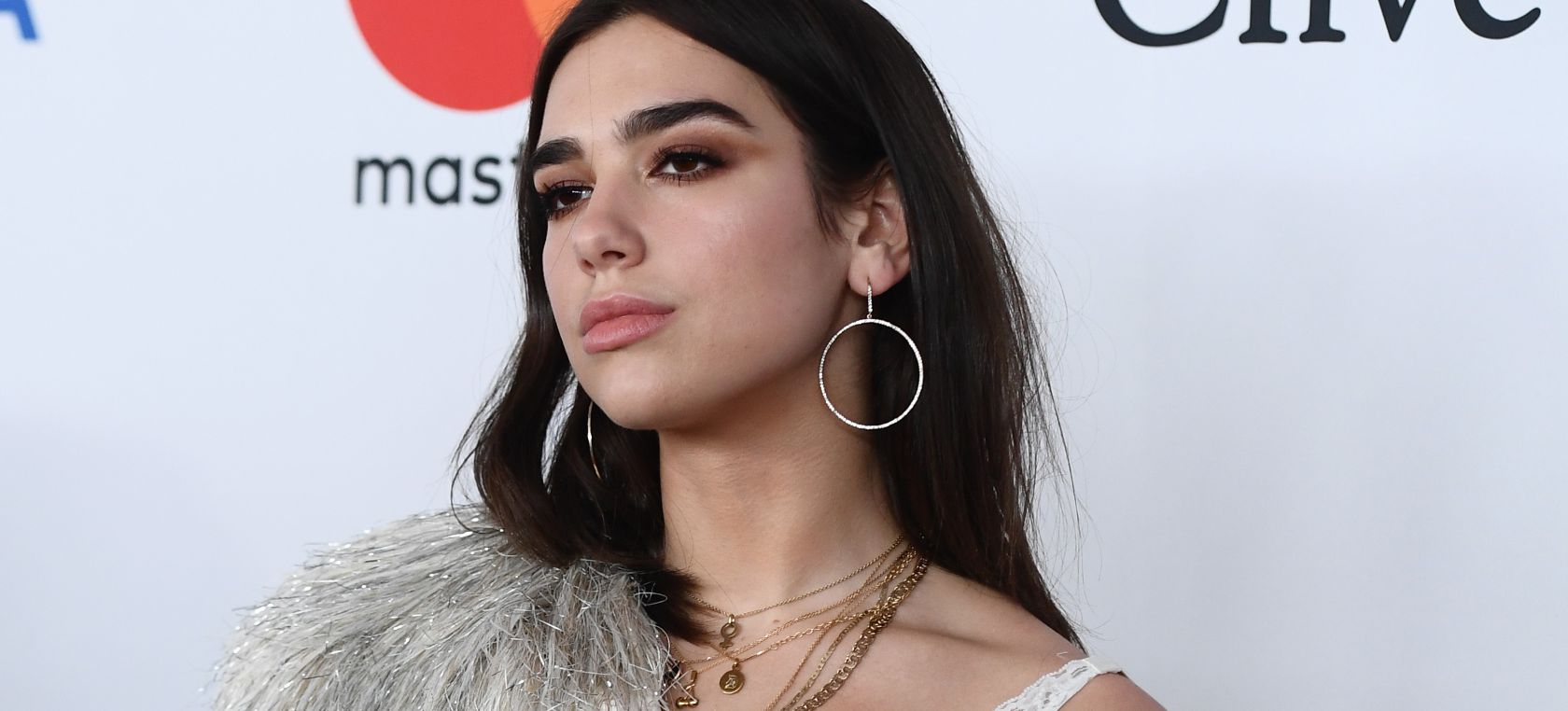 SUNDAYSONG: Você sabe o que significa a música NEW RULES da Dua Lipa?